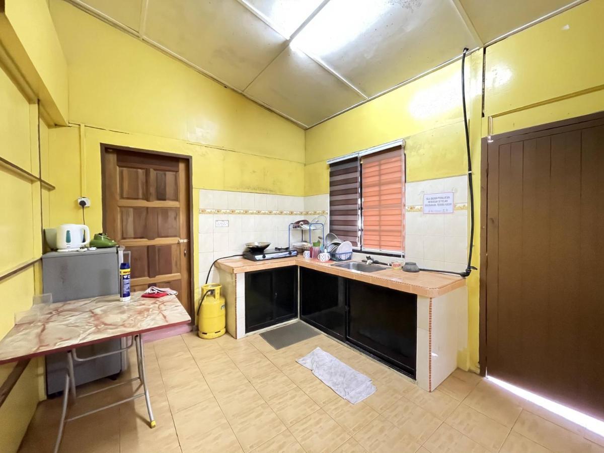 Aiza Homestay Opposite Abang Strawberry Taman Sedia Tanah Rata Buitenkant foto