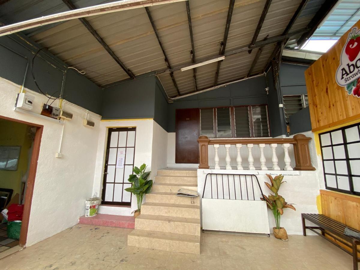 Aiza Homestay Opposite Abang Strawberry Taman Sedia Tanah Rata Buitenkant foto