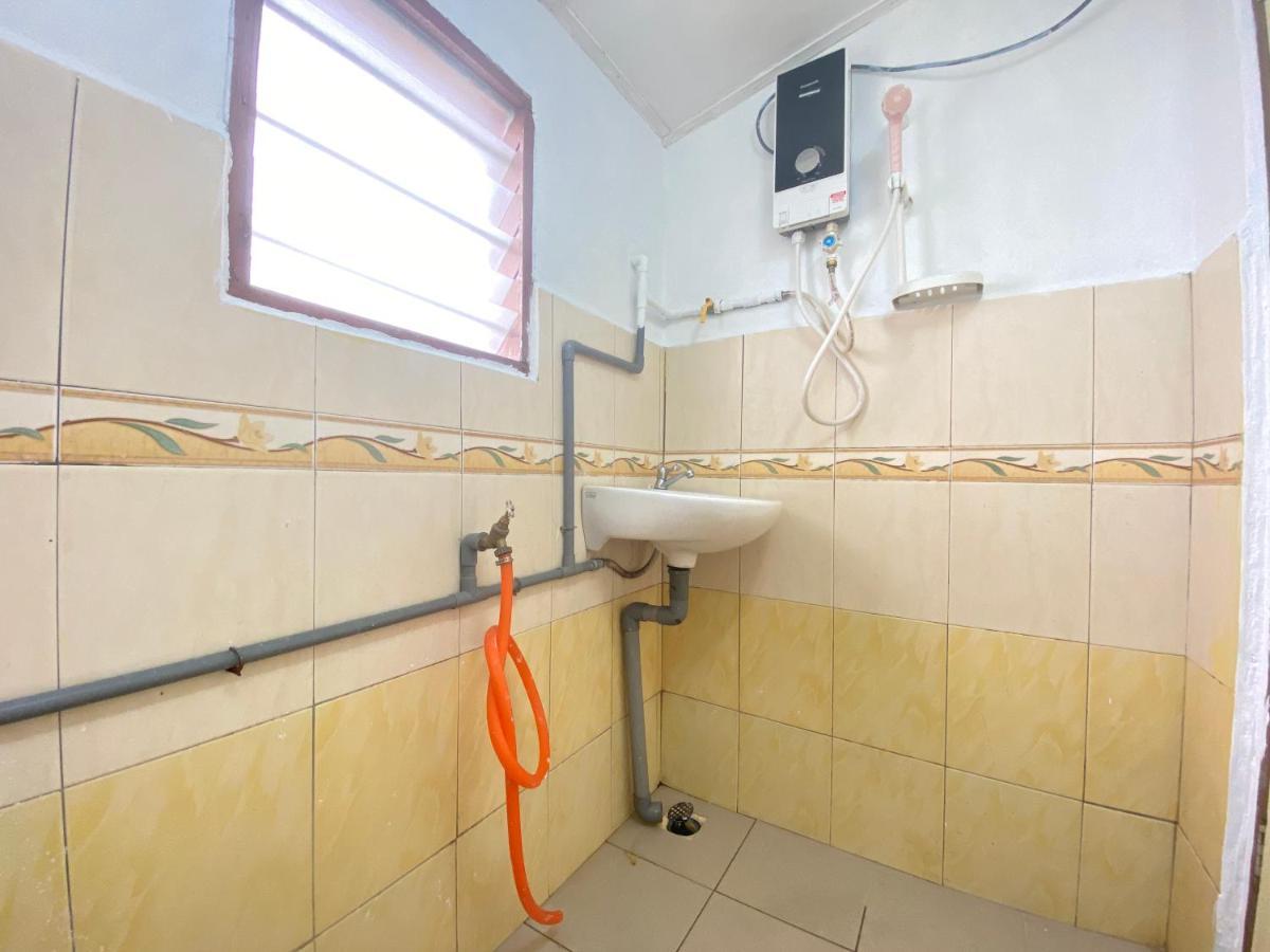 Aiza Homestay Opposite Abang Strawberry Taman Sedia Tanah Rata Buitenkant foto