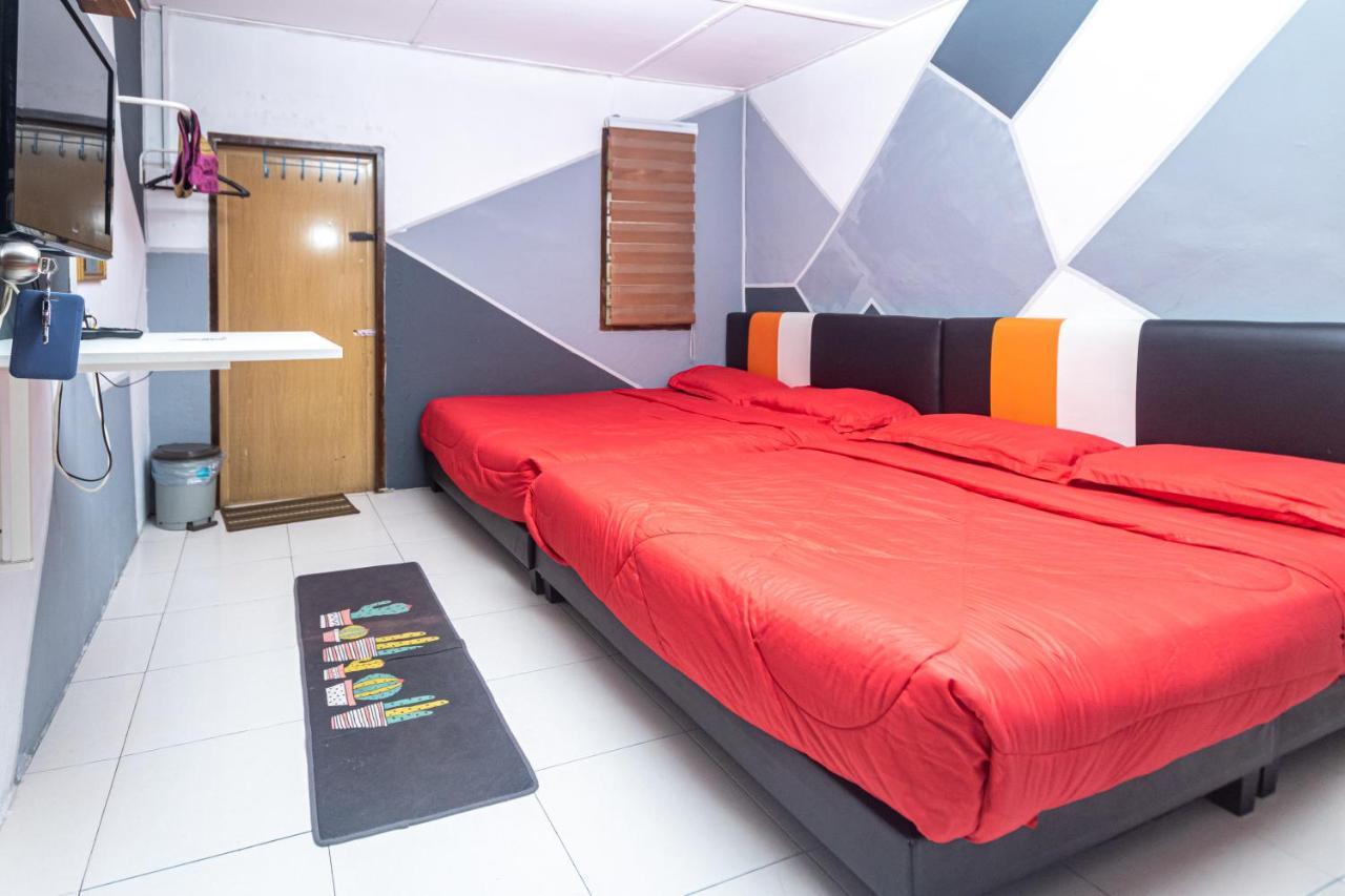 Aiza Homestay Opposite Abang Strawberry Taman Sedia Tanah Rata Buitenkant foto