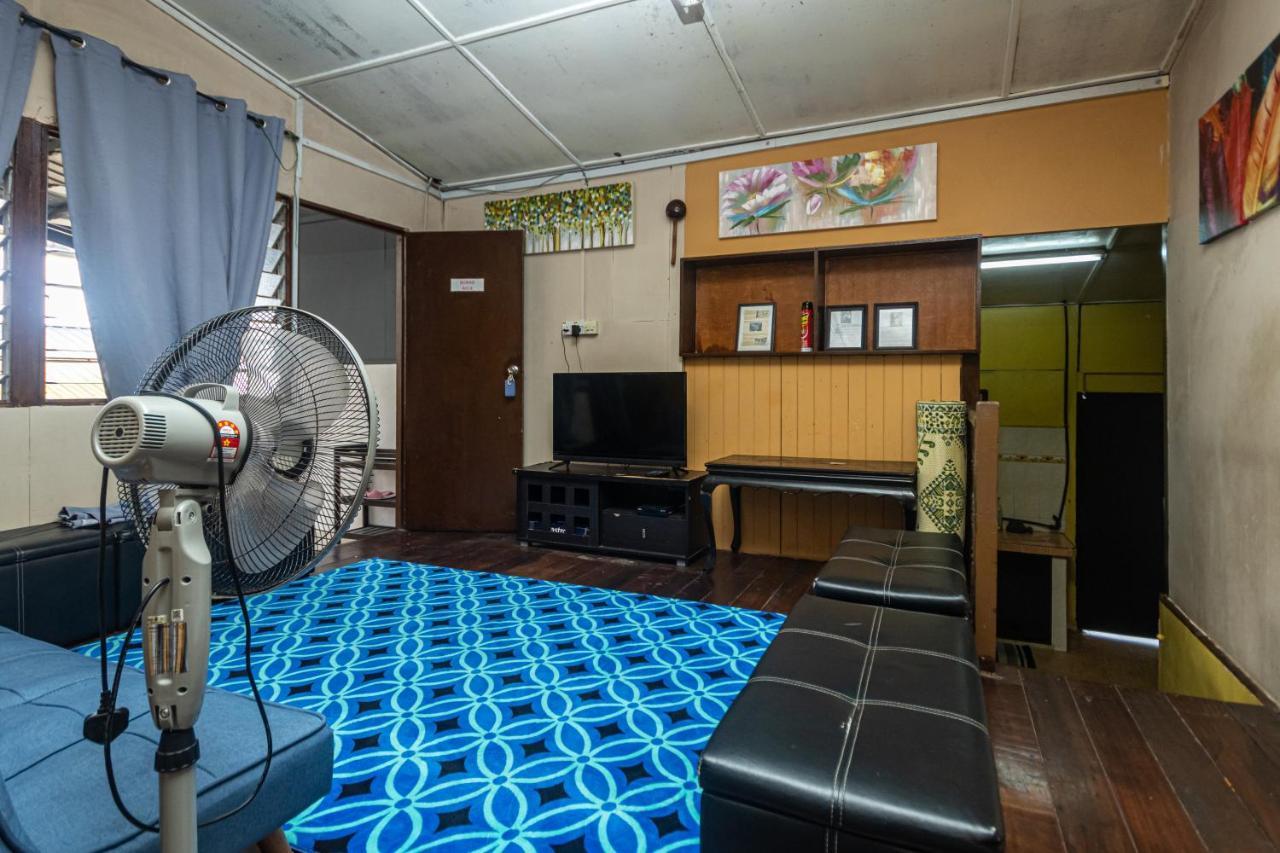 Aiza Homestay Opposite Abang Strawberry Taman Sedia Tanah Rata Buitenkant foto