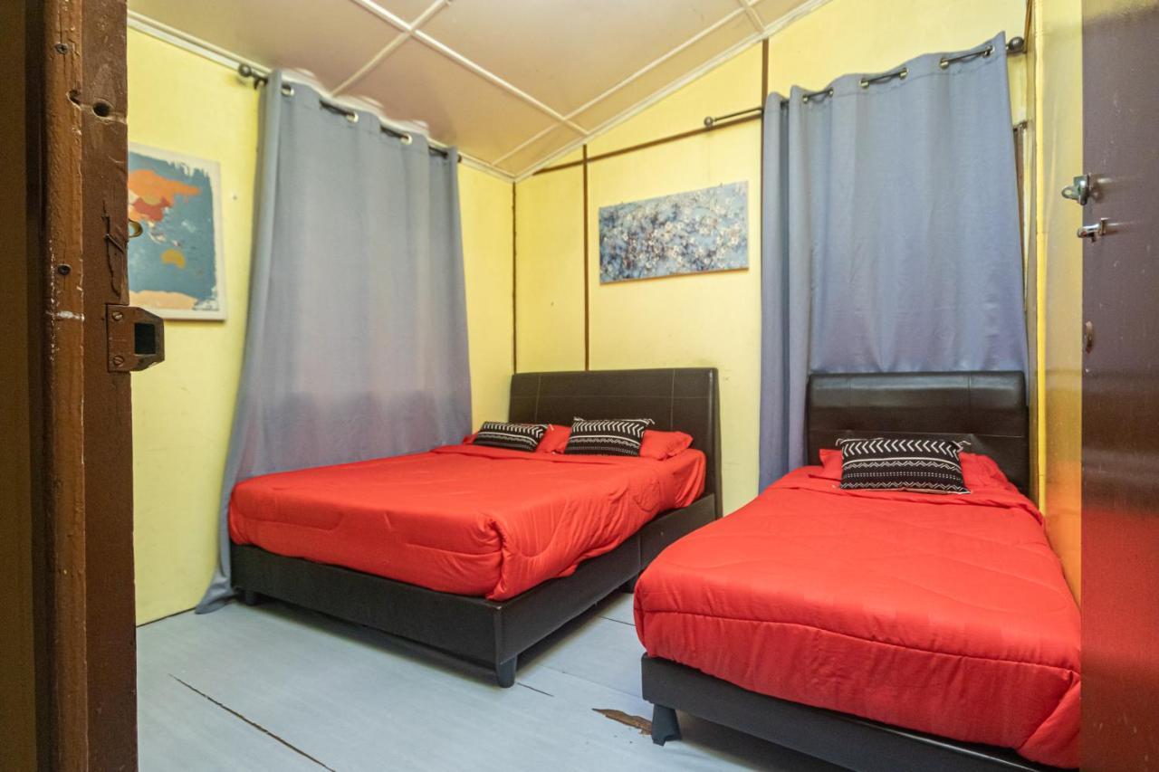 Aiza Homestay Opposite Abang Strawberry Taman Sedia Tanah Rata Buitenkant foto