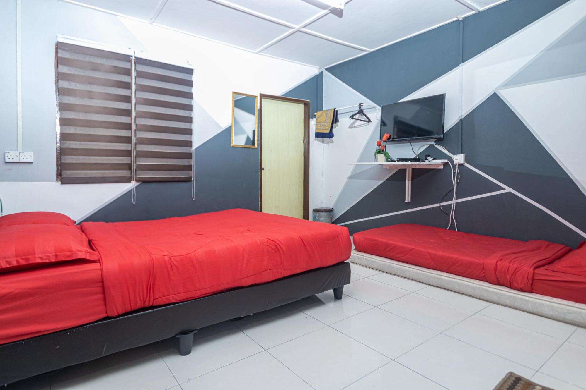 Aiza Homestay Opposite Abang Strawberry Taman Sedia Tanah Rata Buitenkant foto